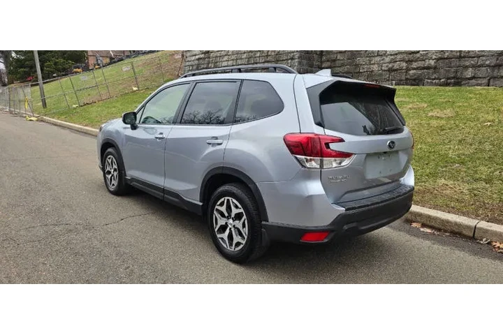 $23995 : 2023 Forester Premium image 3