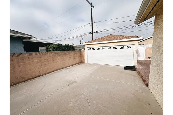 $1000 : Welcome to this well-maintaine image 8