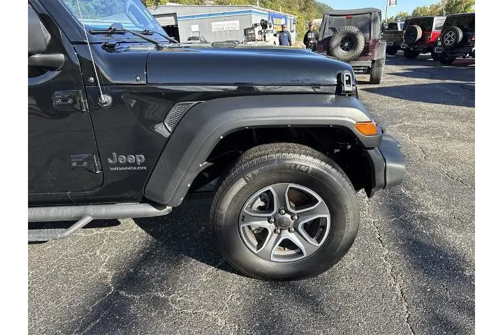 $27545 : Jeep Wrangler 2022 4x4 Sport image 2