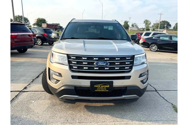 $8999 : 2017 Explorer XLT 4WD image 2