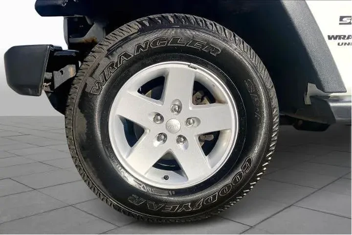$15555 : Jeep Wrangler Unlimited 2017 image 10