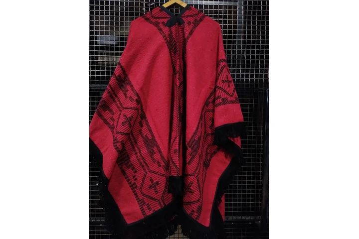 $400000 : Ponchos y tejidos Calamaco. image 3