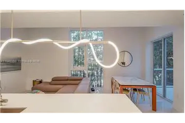 $10500 : Rental property with 3 bedro image 6