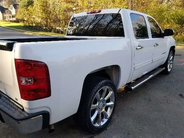 $6000 : 2011 CHEVROLET SILVERADO LT 4D image 3