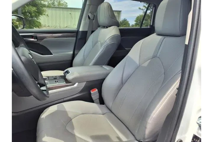 $35403 : Toyota Highlander 2023 L 4dr image 4