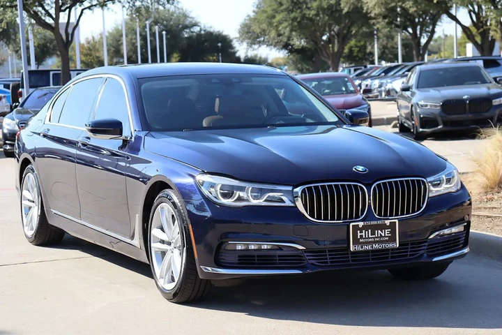 $24998 : 2017 7 Series 750i xDrive image 3
