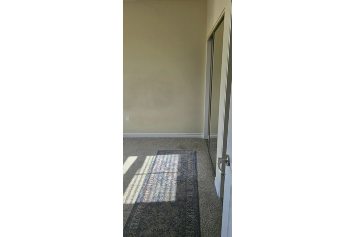 $1900 : ROOM FOR RENT at Riversai image 7