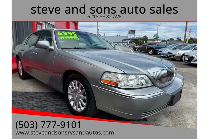 2006 Town Car Signature image 3