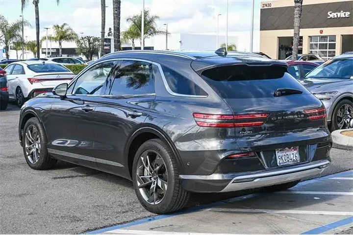 $35500 : Genesis Electrified GV70 202 image 6