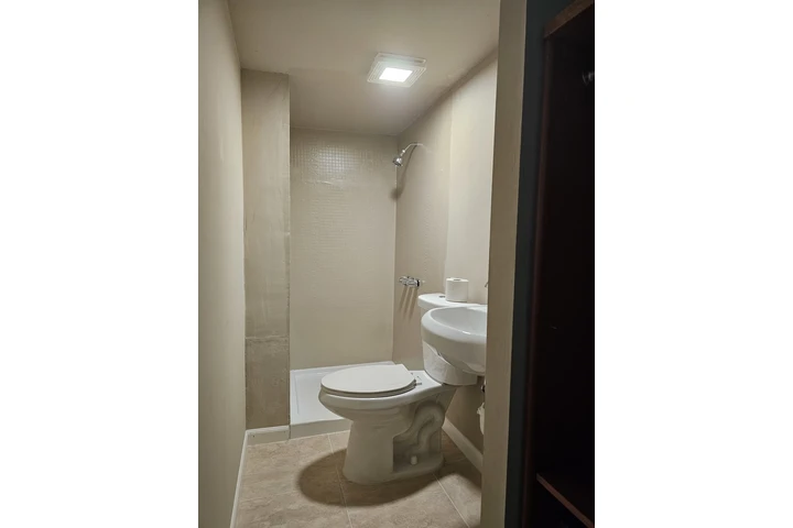 $800 : SE RENTA CUARTO image 2