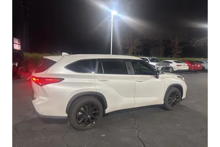 $36887 : Toyota Highlander 2023 XLE 4 image 6