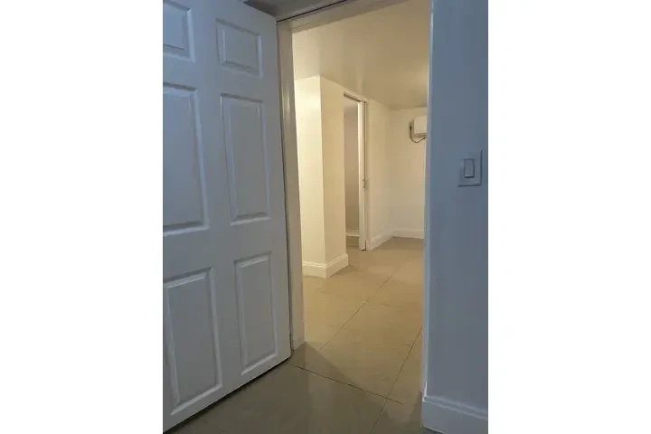 $1700 : Renta efficiency /  un cuarto image 10