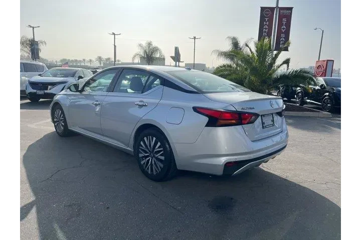 $17981 : Nissan Altima 2024 2.5 SV 4d image 5