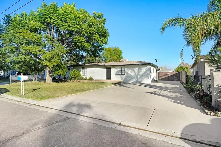 $1200 : Fontana - 3 Recamaras image 1