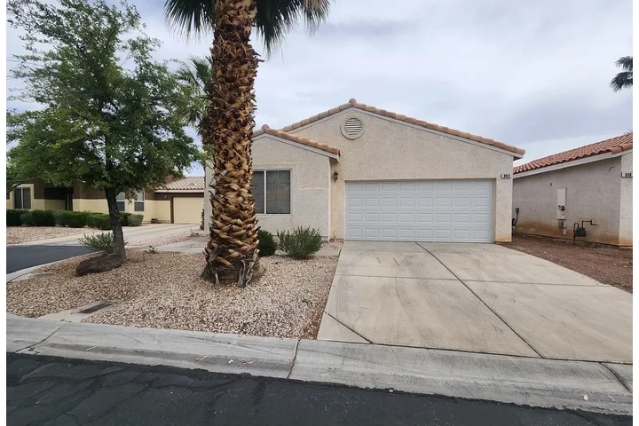 $950 : Lovely modern Spacious home image 1