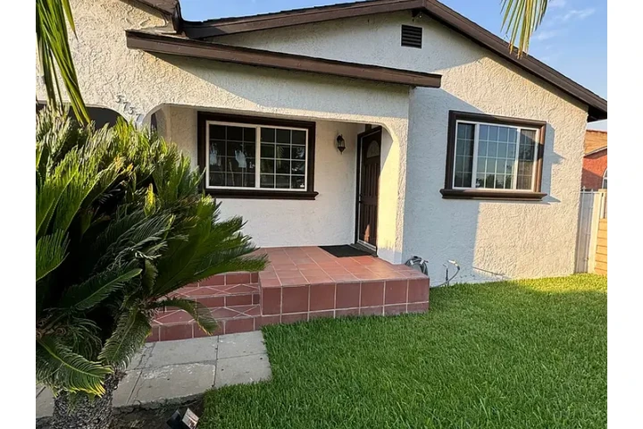 $1580 : CASA FOR RENT image 1