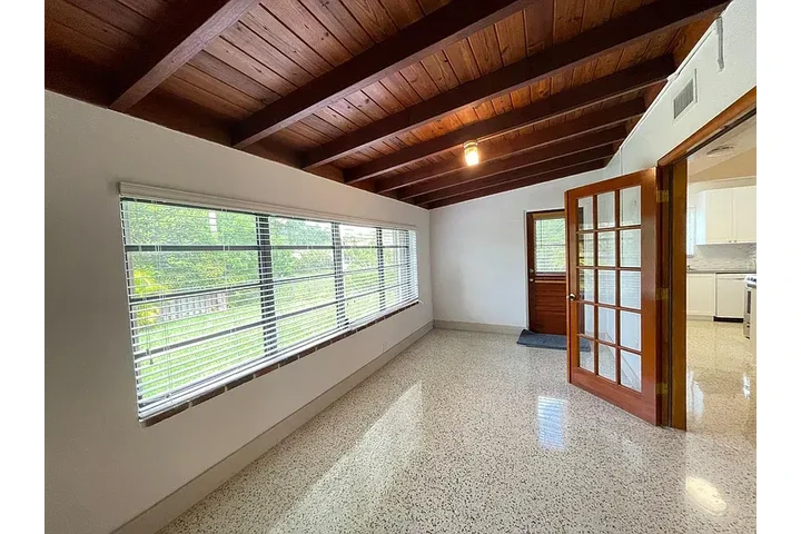 $2000 : 2bed 2bath available in miami image 5