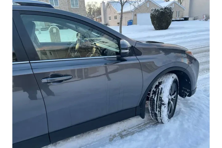 $18995 : 2017 RAV4 XLE image 9
