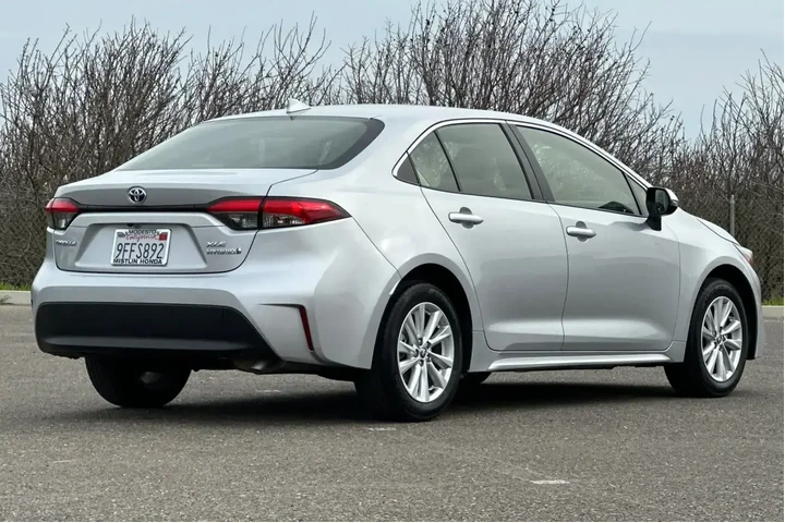 $23983 : Toyota Corolla Hybrid 2023 S image 3