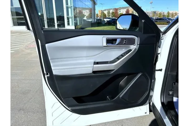 $29686 : Ford Explorer 2023 AWD XLT 4 image 10