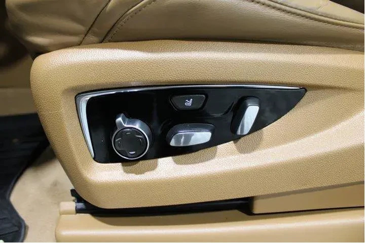 $31982 : Cadillac Escalade 2017 4x4 P image 4