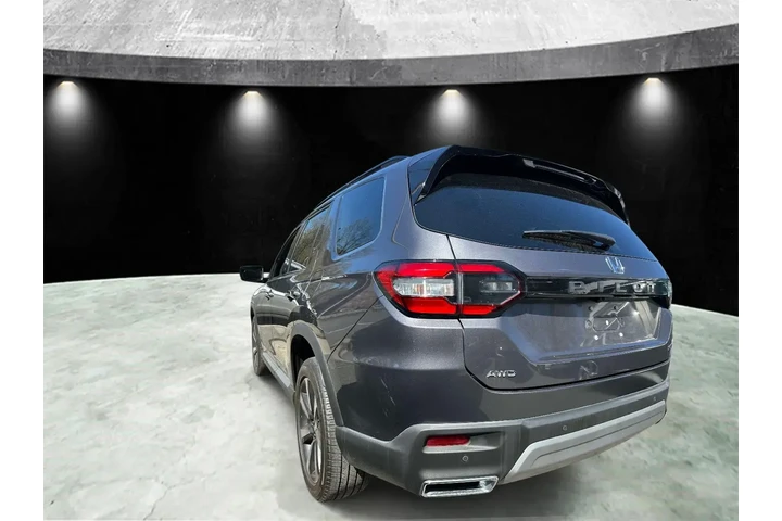 $38985 : Honda Pilot 2023 AWD Touring image 4
