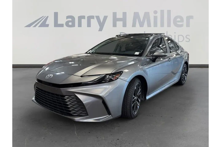 $39108 : Toyota Camry 2025 XLE 4dr Se image 1