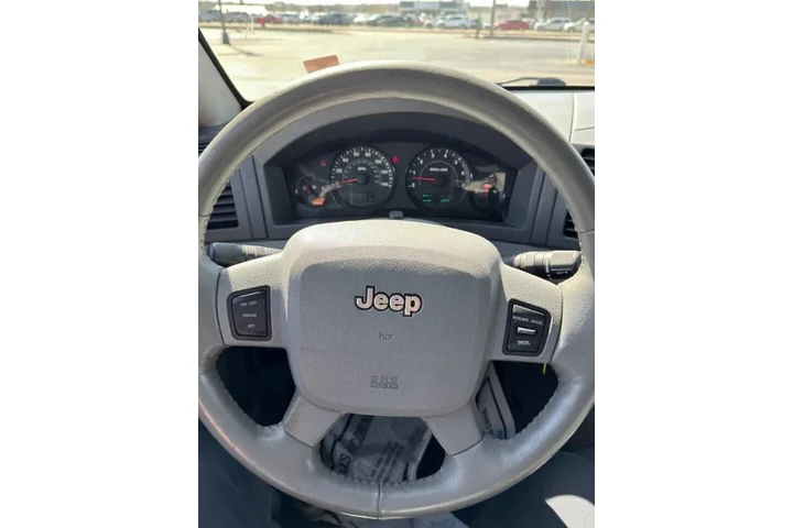 $5500 : 2006 Grand Cherokee Laredo image 10