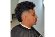 Cortes de cabello y barbería thumbnail