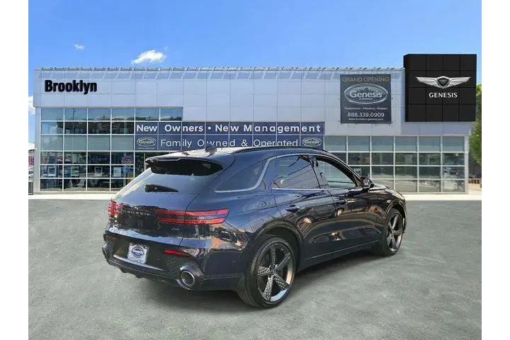 $35600 : Genesis GV70 2023 AWD 2.5T S image 2