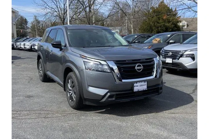 $28105 : Nissan Pathfinder 2024 AWD S image 1