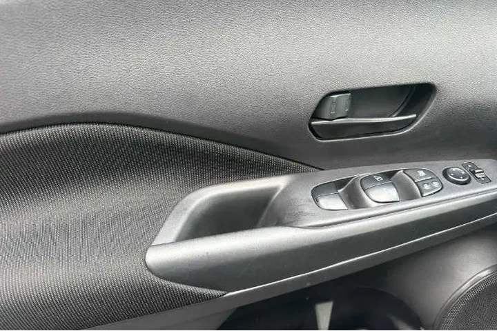 $17865 : Nissan Kicks 2024 S 4dr Cros image 10