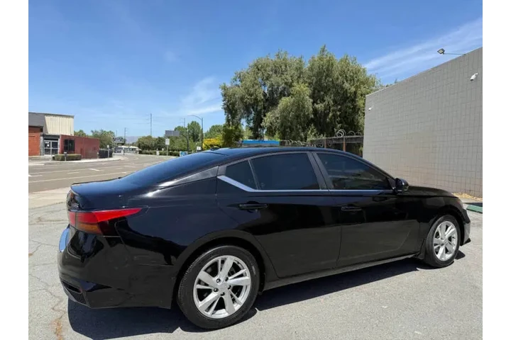 $19995 : 2020 Altima 2.5 SR image 6