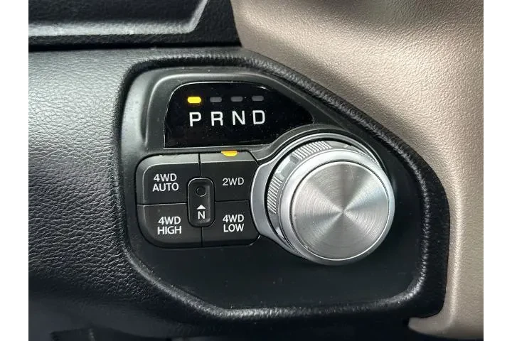 $32950 : Ram 1500 2019 4x4 Laramie 4d image 10