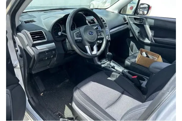 $16989 : Subaru Forester 2017 AWD 2.5 image 6