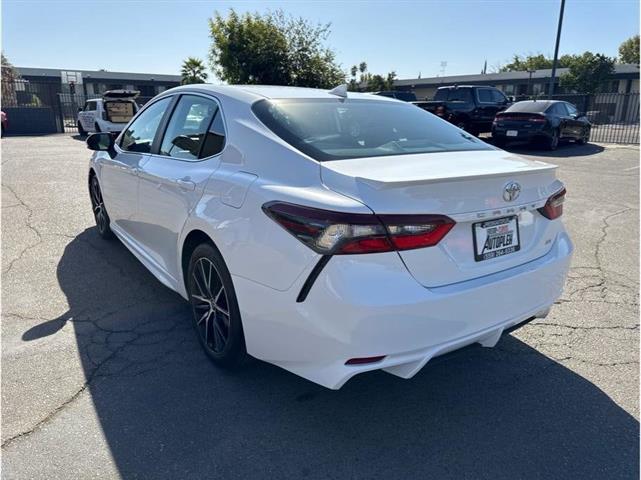 2023 Camry SE image 6