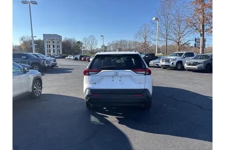$26402 : Toyota RAV4 2024 XLE 4dr SUV image 4