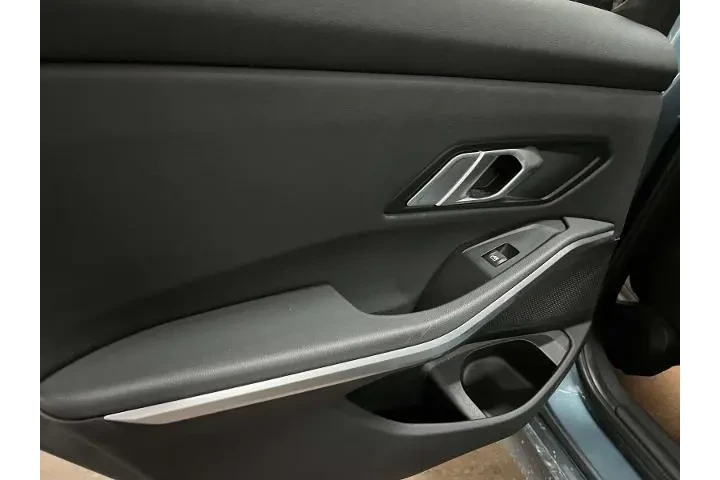 $23888 : BMW 3 Series 2019 AWD 330i x image 10