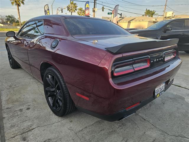 $19995 : 2018 Challenger SXT image 6