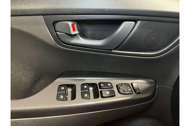 $16995 : Hyundai KONA 2023 SEL 4dr Cr image 8