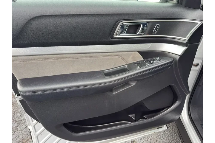 $12745 : Ford Explorer 2017 XLT 4dr S image 9