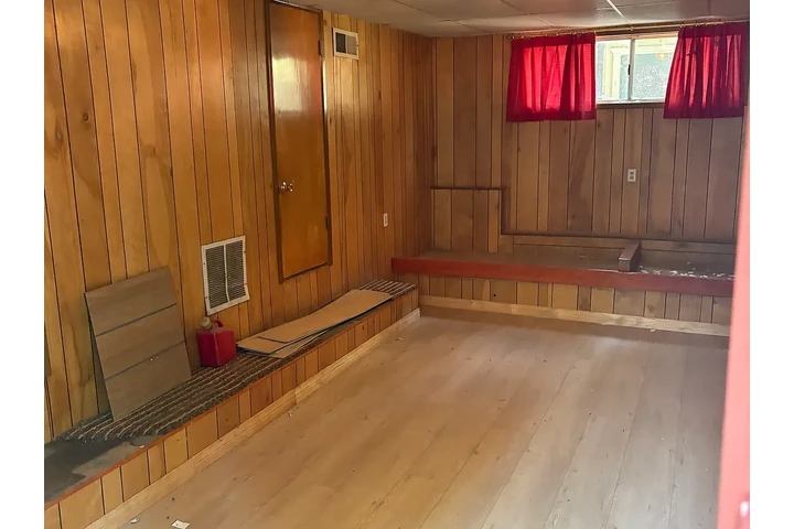 $1200 : Charming 2-bed, 1-bath home in image 9