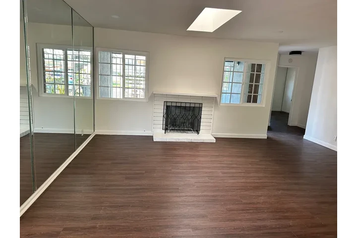$1590 : Santa Ana - Home Available image 3