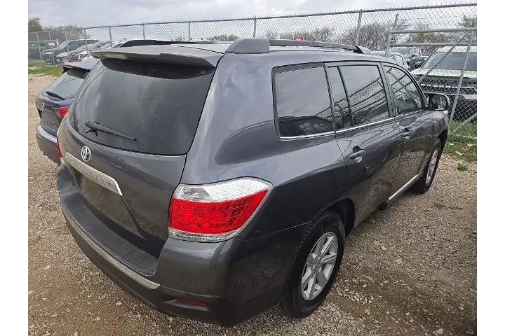 $12847 : Toyota Highlander 2013 Base image 3