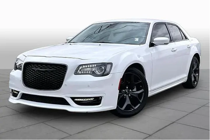$33417 : Chrysler 300 2023 Touring L image 1