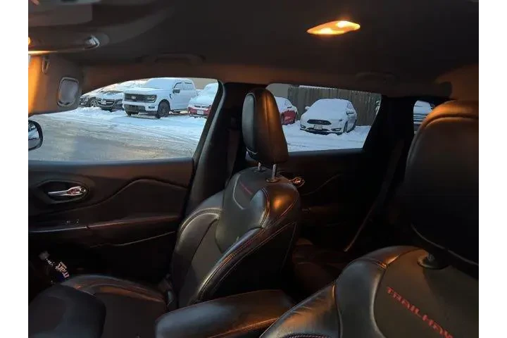 $11055 : Jeep Cherokee 2017 4x4 Trail image 9