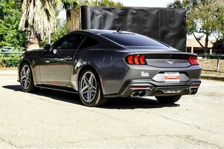 $27995 : Ford Mustang 2024 EcoBoost 2 image 7