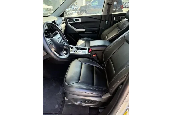 $29632 : Ford Explorer 2024 XLT 4dr S image 7