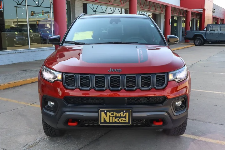 $24587 : 2025 Compass Trailhawk 4x4 image 3