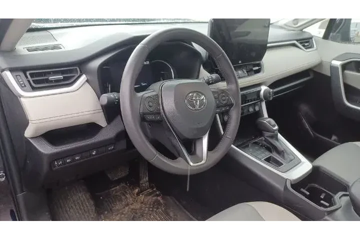 $34424 : Toyota RAV4 2024 AWD XLE Pre image 4